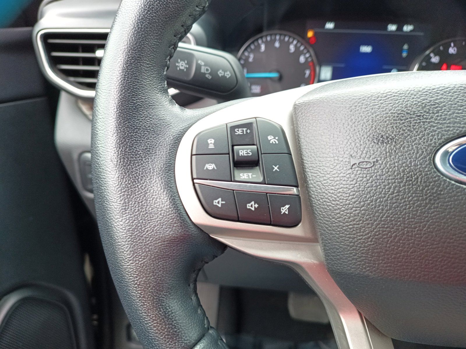 Used 2023 Ford Explorer Limited image 23