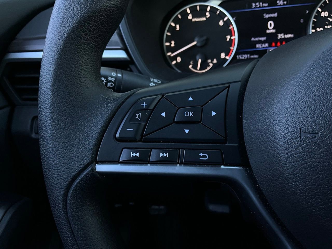 Used 2025 Nissan Altima 2.5 SV image 32