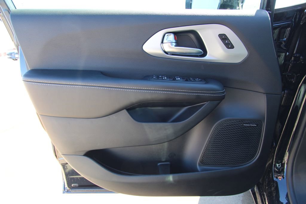 New 2026 Chrysler Pacifica Limited image 42