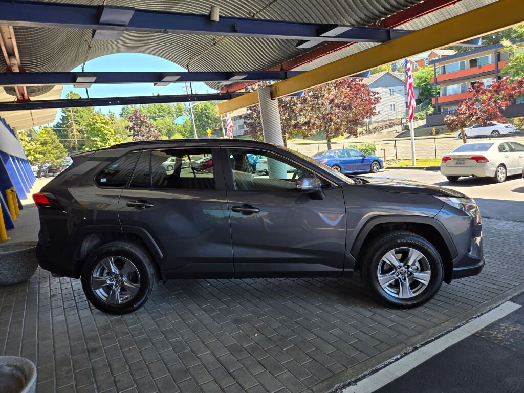 Used 2024 Toyota RAV4 XLE w/ Convenience Package image 4