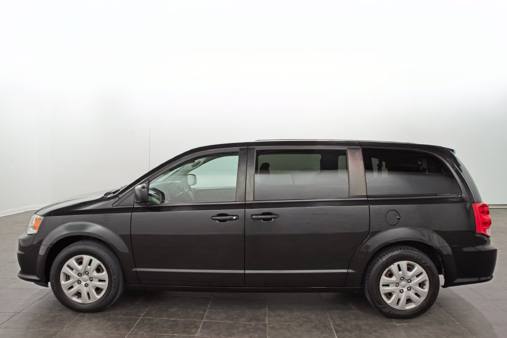 Used 2018 Dodge Grand Caravan SE w/ UConnect Hands-Free Group FWD image 5