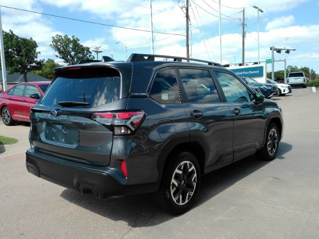 Used 2025 Subaru Forester Premium AWD/4WD image 8