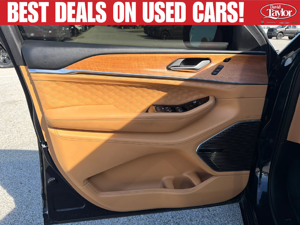 Used 2022 Jeep Grand Cherokee Summit AWD/4WD image 23