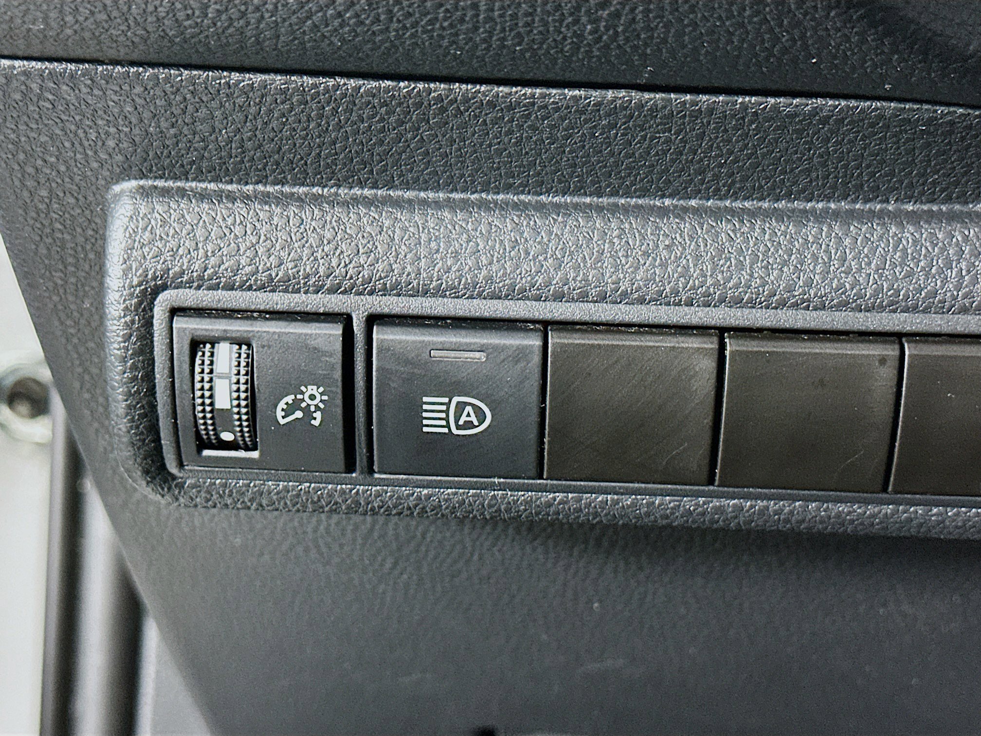 Used 2023 Toyota Corolla SE w/ SE Premium Package image 17