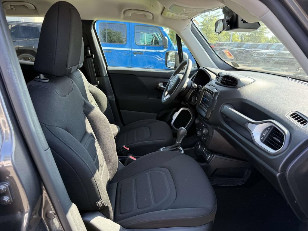 Used 2019 Jeep Renegade Latitude AWD/4WD image 14
