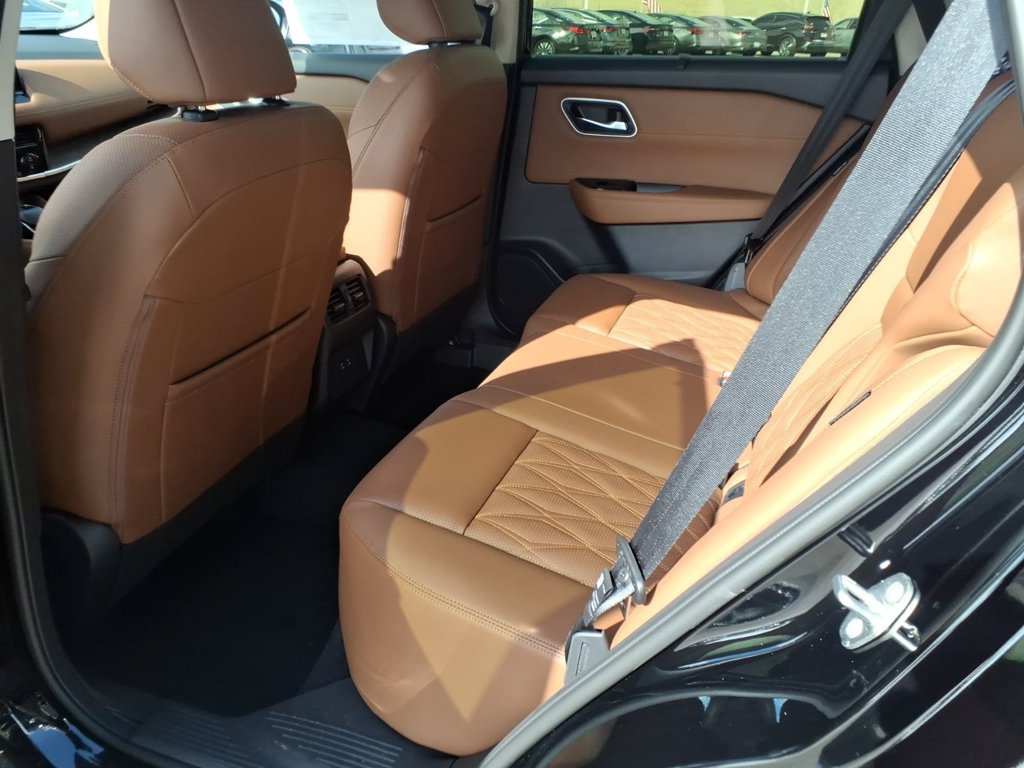 New 2026 Nissan Rogue Platinum AWD/4WD image 10