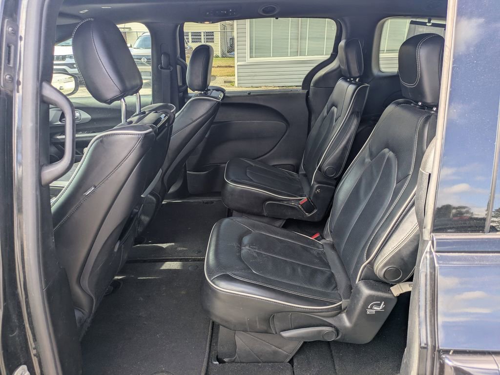 Used 2019 Chrysler Pacifica Limited w/ S Appearance Package image 15