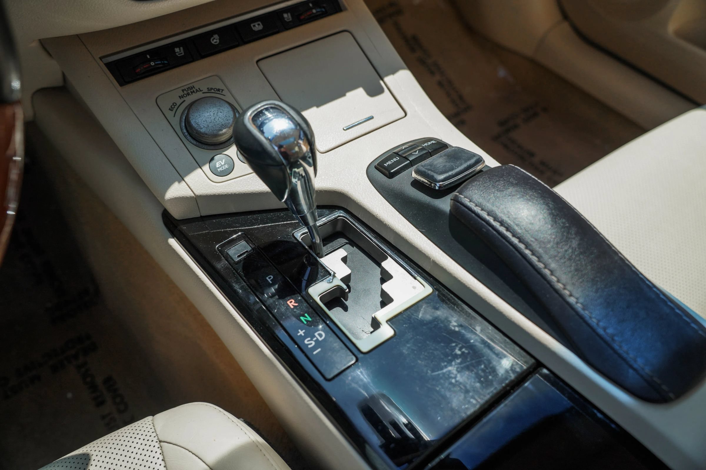 Used 2015 Lexus ES 300h w/ Navigation System Package FWD image 23