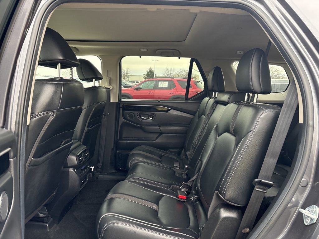 Used 2025 Honda Pilot Touring image 16
