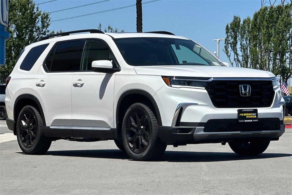 New 2025 Honda Pilot Touring image 2