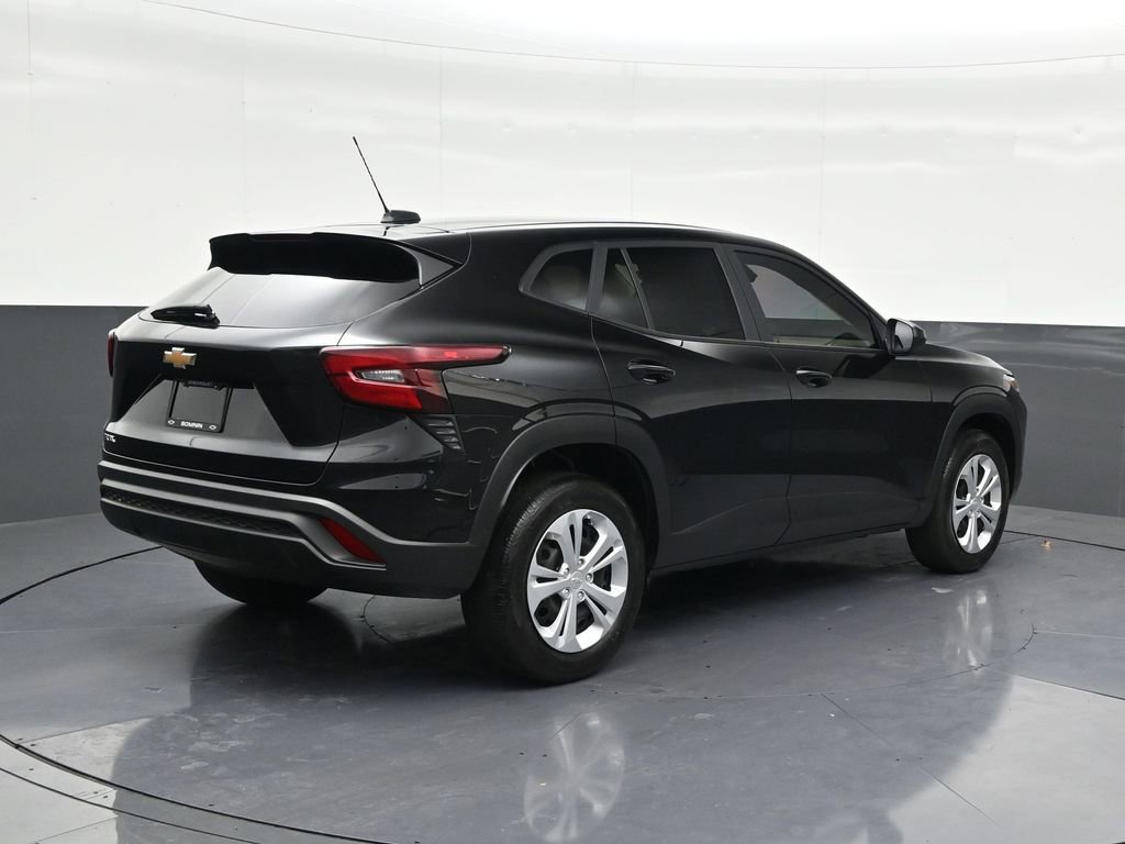 Used 2025 Chevrolet Trax LS image 5