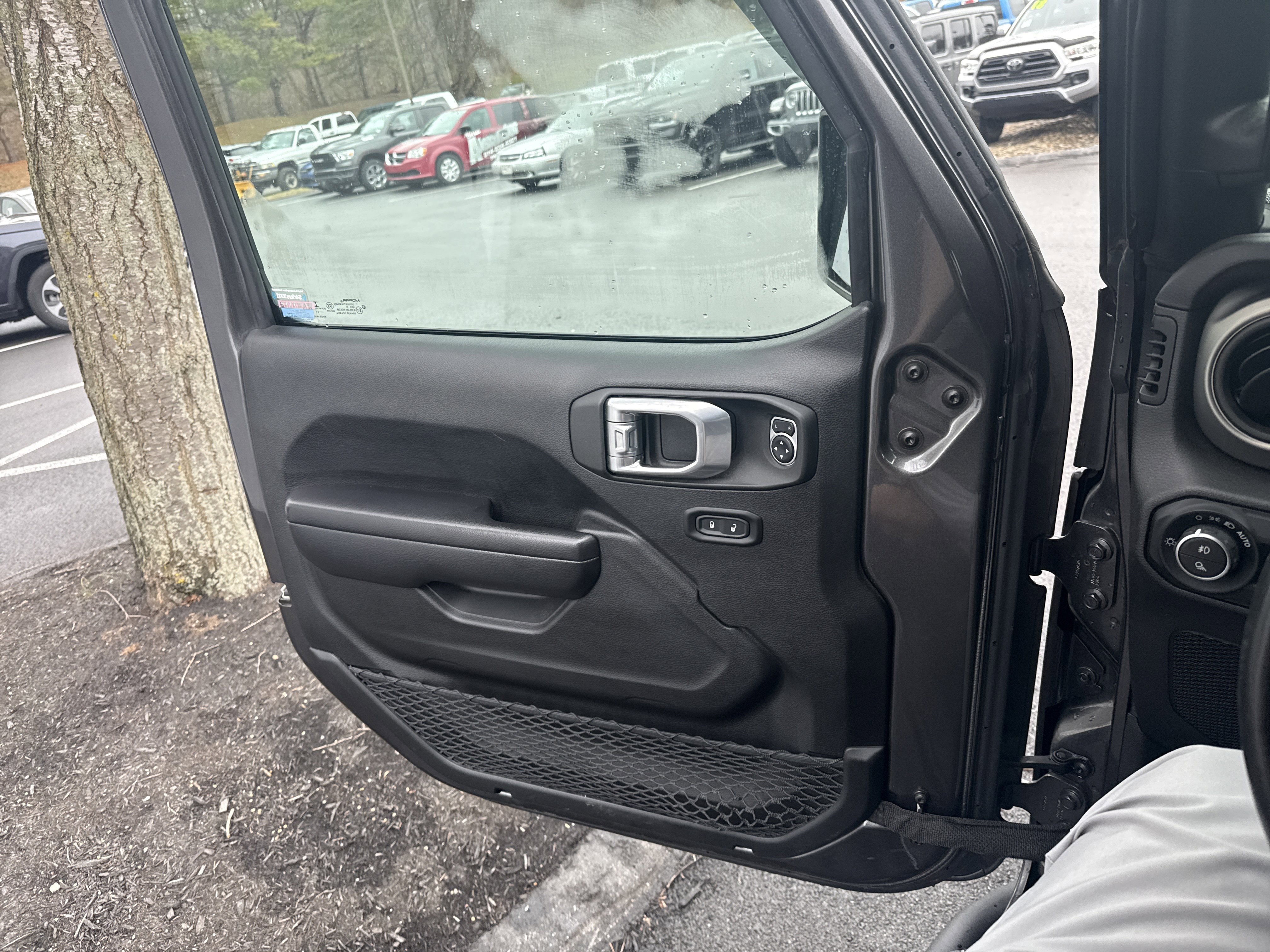 Used 2021 Jeep Gladiator Willys image 15