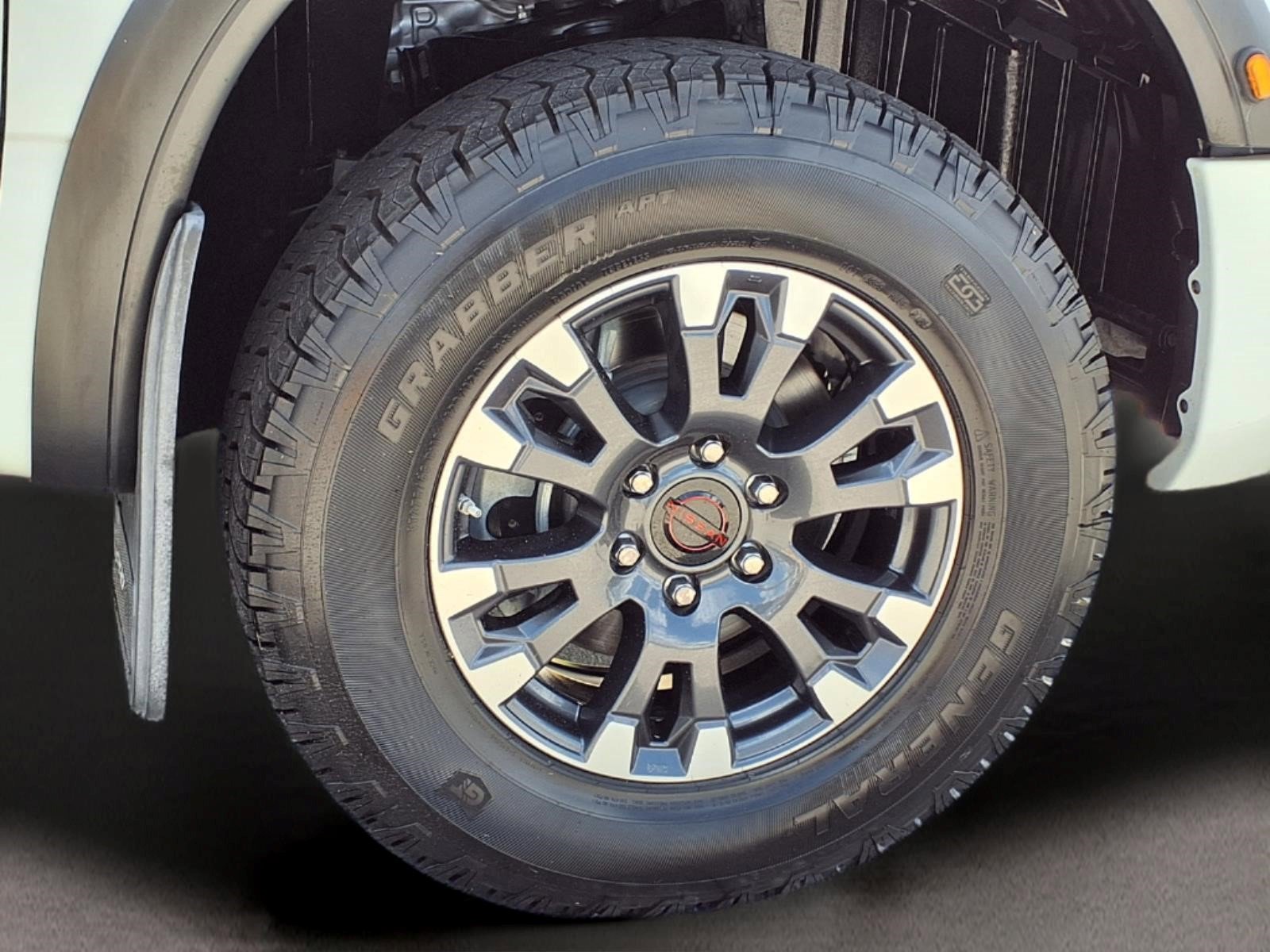 Used 2023 Nissan Titan PRO-4X AWD/4WD image 8