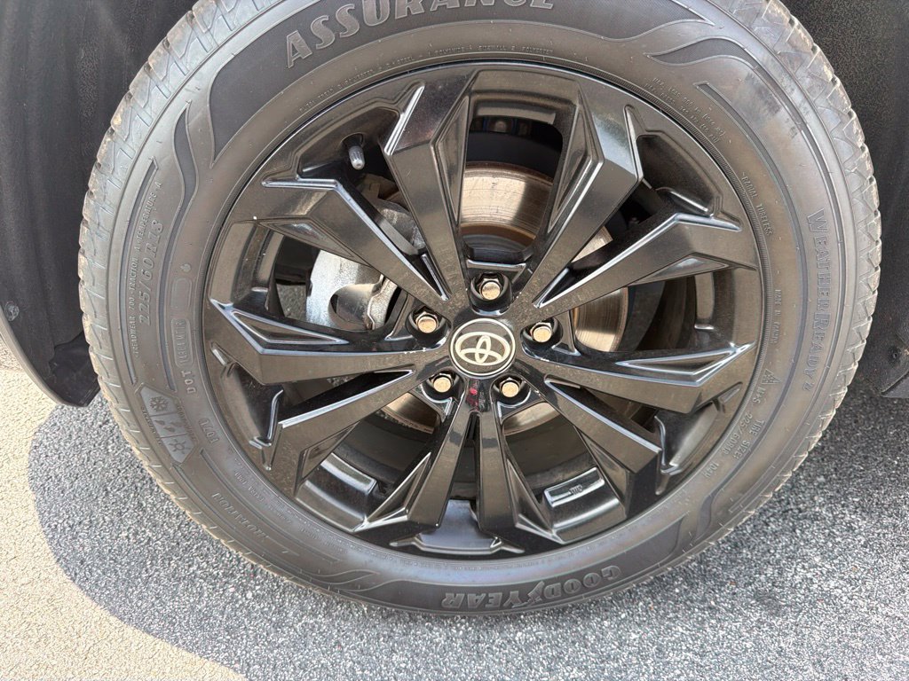 Used 2022 Toyota RAV4 XSE AWD/4WD image 8