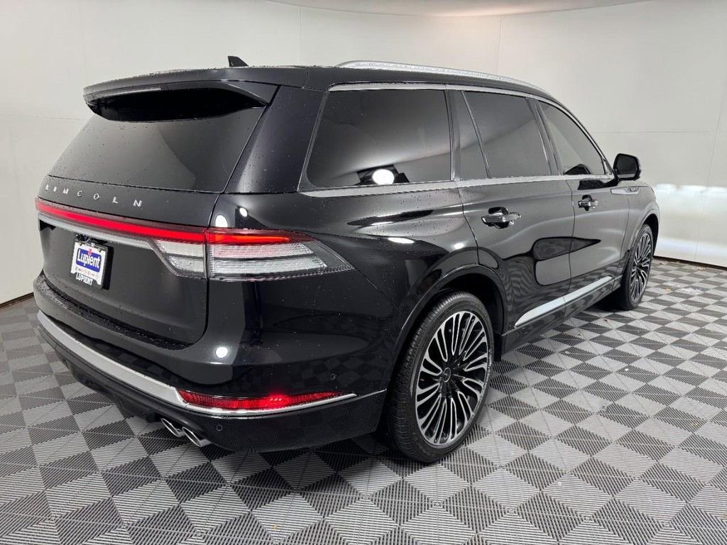 Used 2022 Lincoln Aviator Black Label w/ Dynamic Handling Package image 3