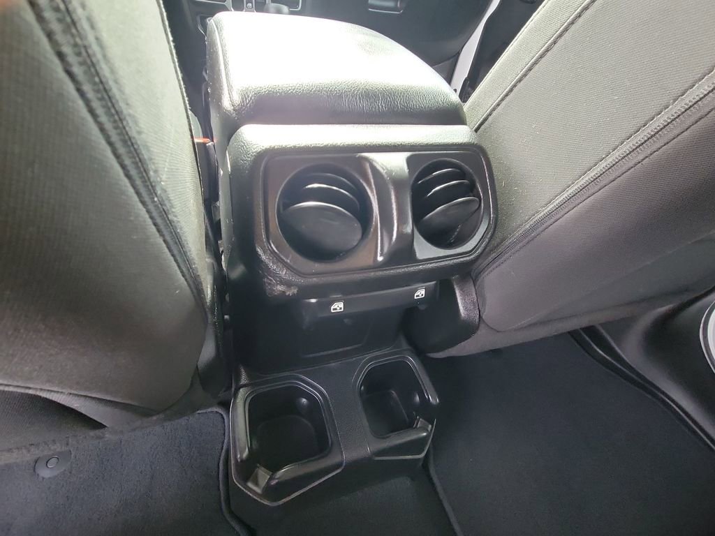 Used 2018 Jeep Wrangler Unlimited Sport S image 21
