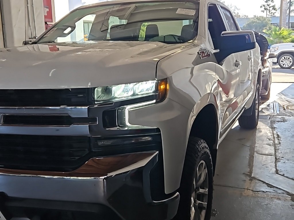 Used 2020 Chevrolet Silverado 1500 LT w/ Convenience Package image 3