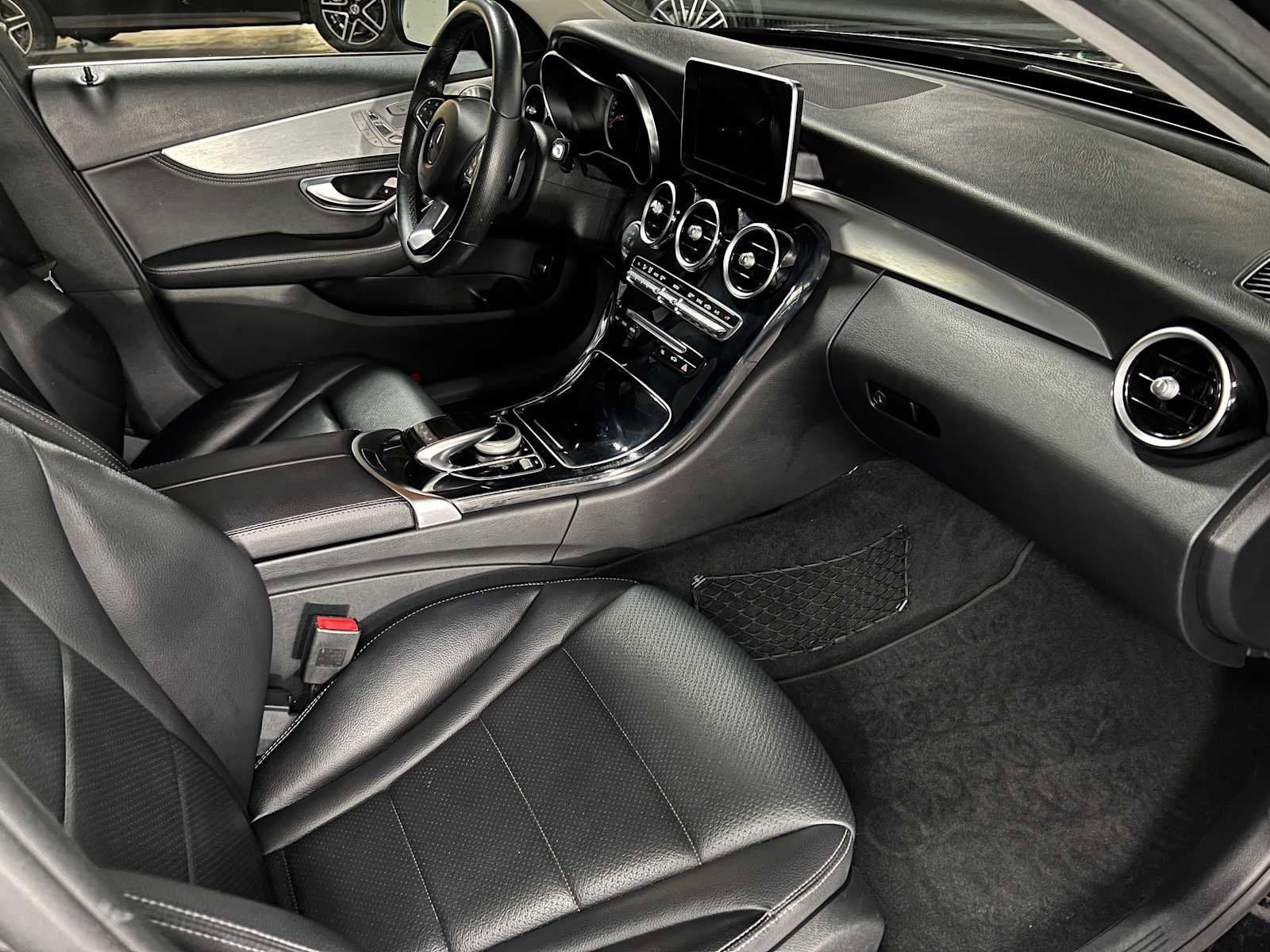 Used 2015 Mercedes-Benz C 300 4MATIC Sedan image 11