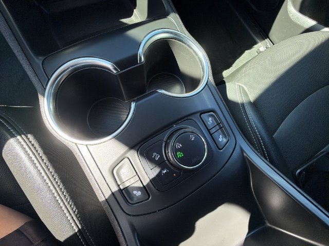 Used 2024 GMC Terrain SLT AWD/4WD image 29