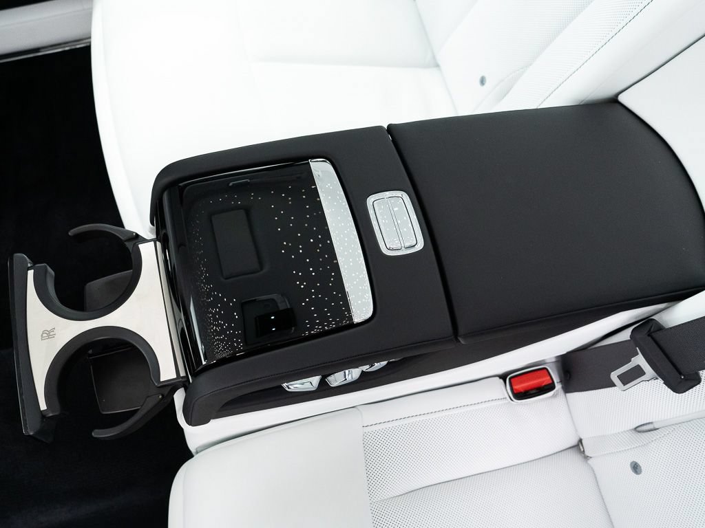 Certified 2026 Rolls-Royce Phantom Sedan w/ Leather Finishing Pack RWD image 28