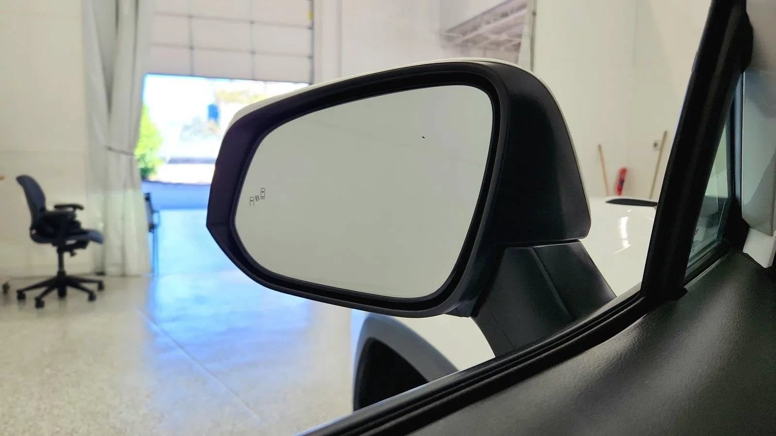 Used 2024 Toyota RAV4 XLE FWD image 21