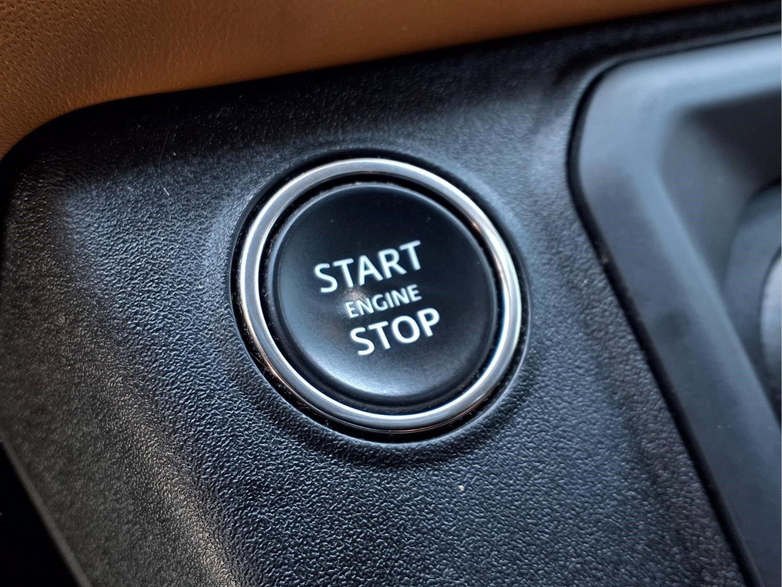 Used 2023 Land Rover Defender 110 X-Dynamic SE AWD/4WD image 25