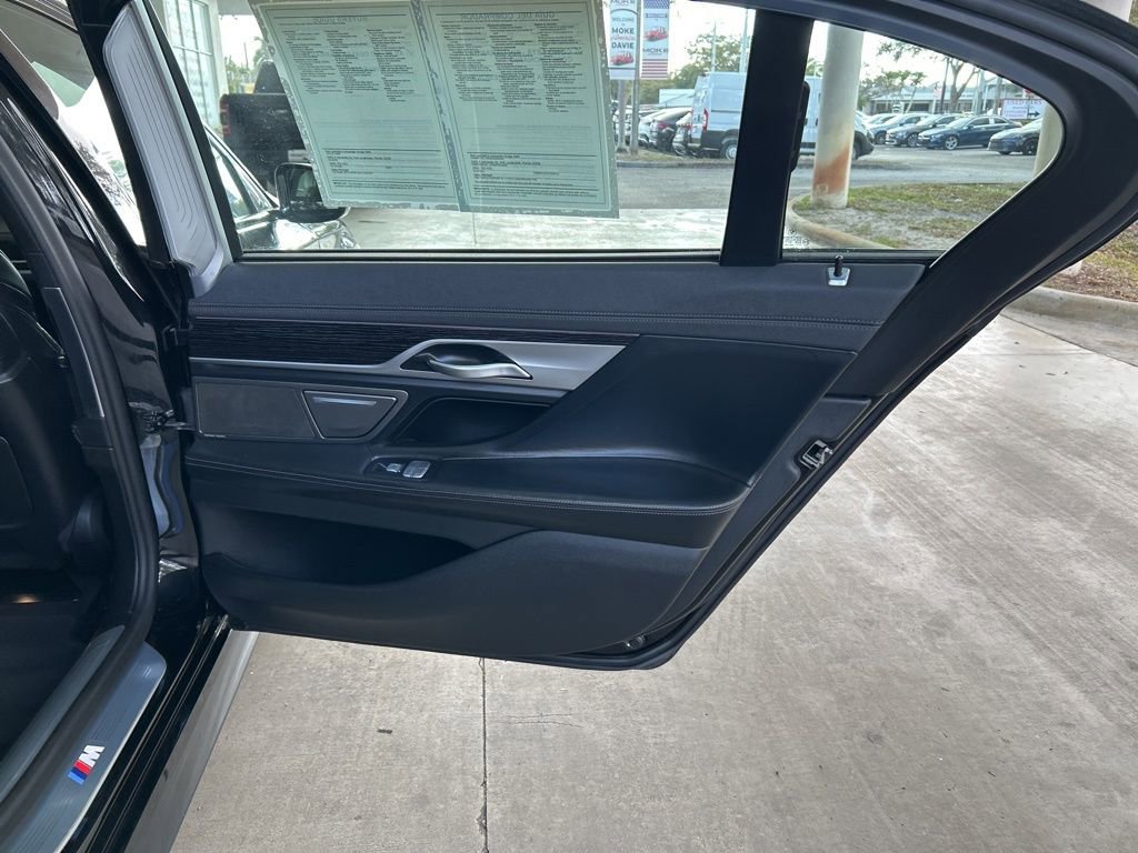 Used 2022 BMW 740i xDrive w/ M Sport Package image 31