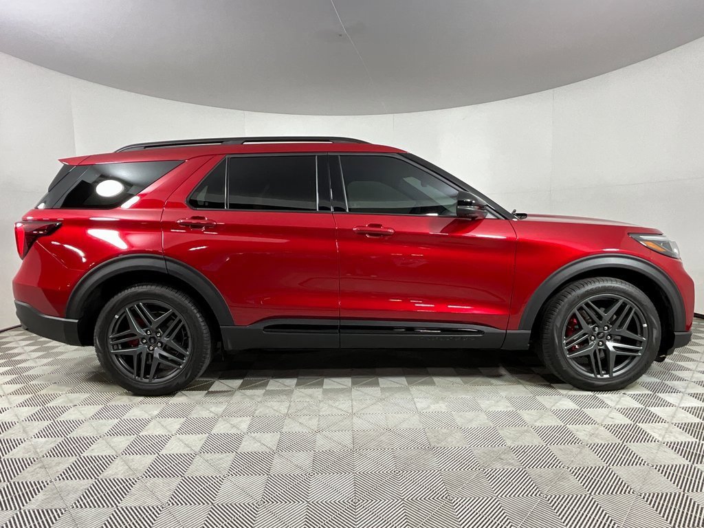 Used 2025 Ford Explorer ST image 5