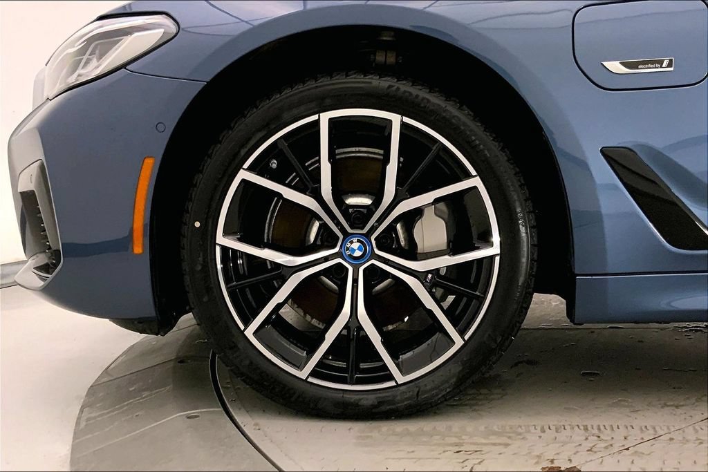 Used 2023 BMW 530e xDrive w/ Executive Package AWD/4WD image 8