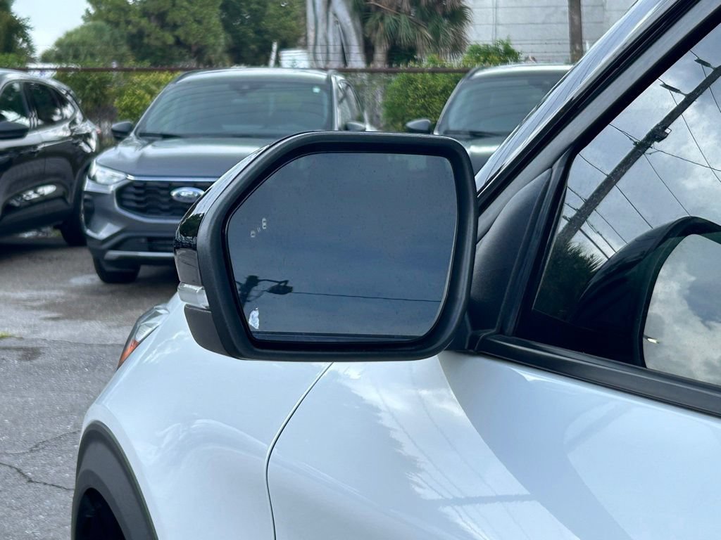 Used 2024 Ford Explorer Limited w/ Limited Technology Package RWD image 18
