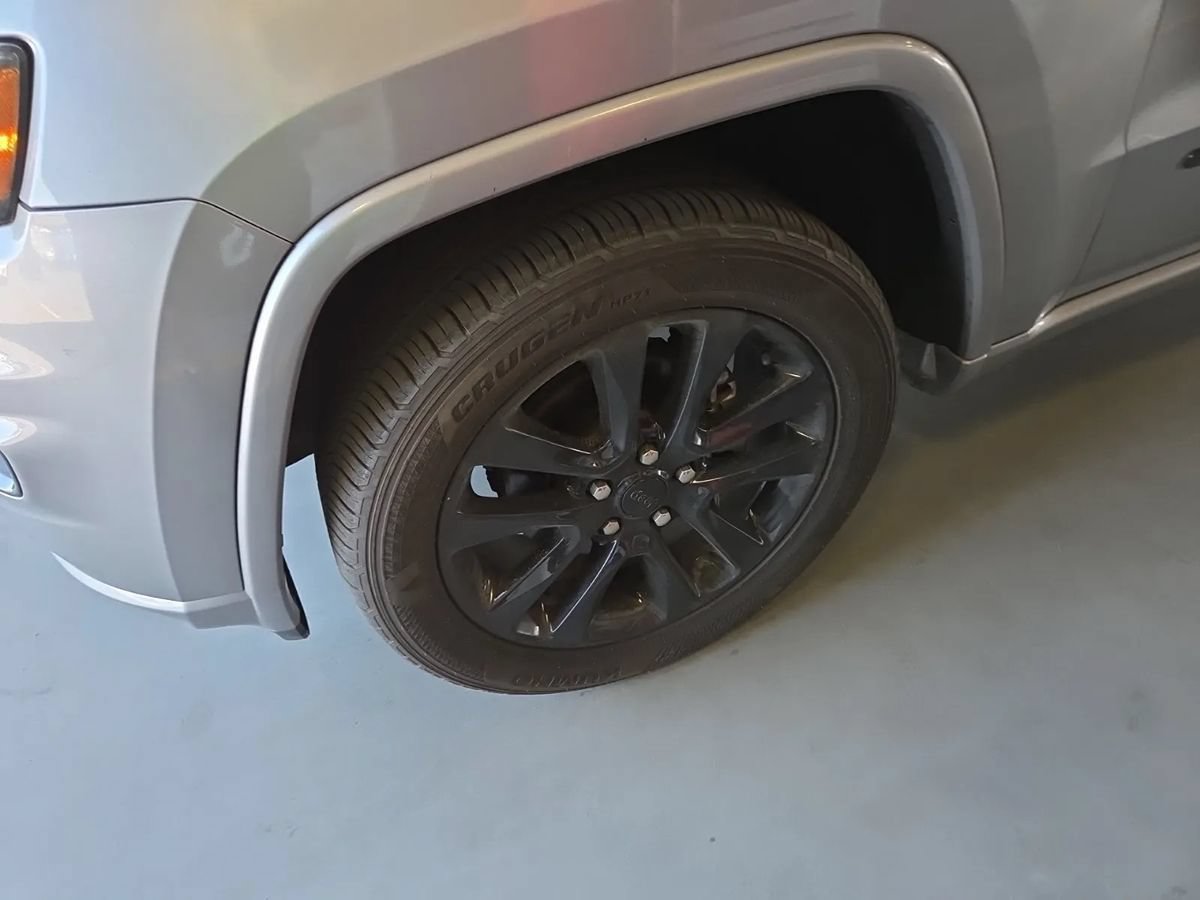 Used 2018 Jeep Grand Cherokee Altitude RWD image 13