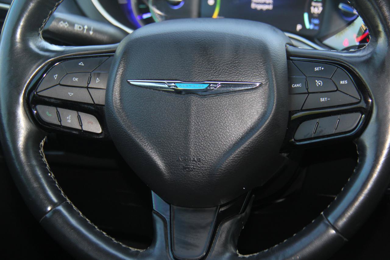 Used 2020 Chrysler Pacifica Touring-L w/ S Appearance Package FWD image 12