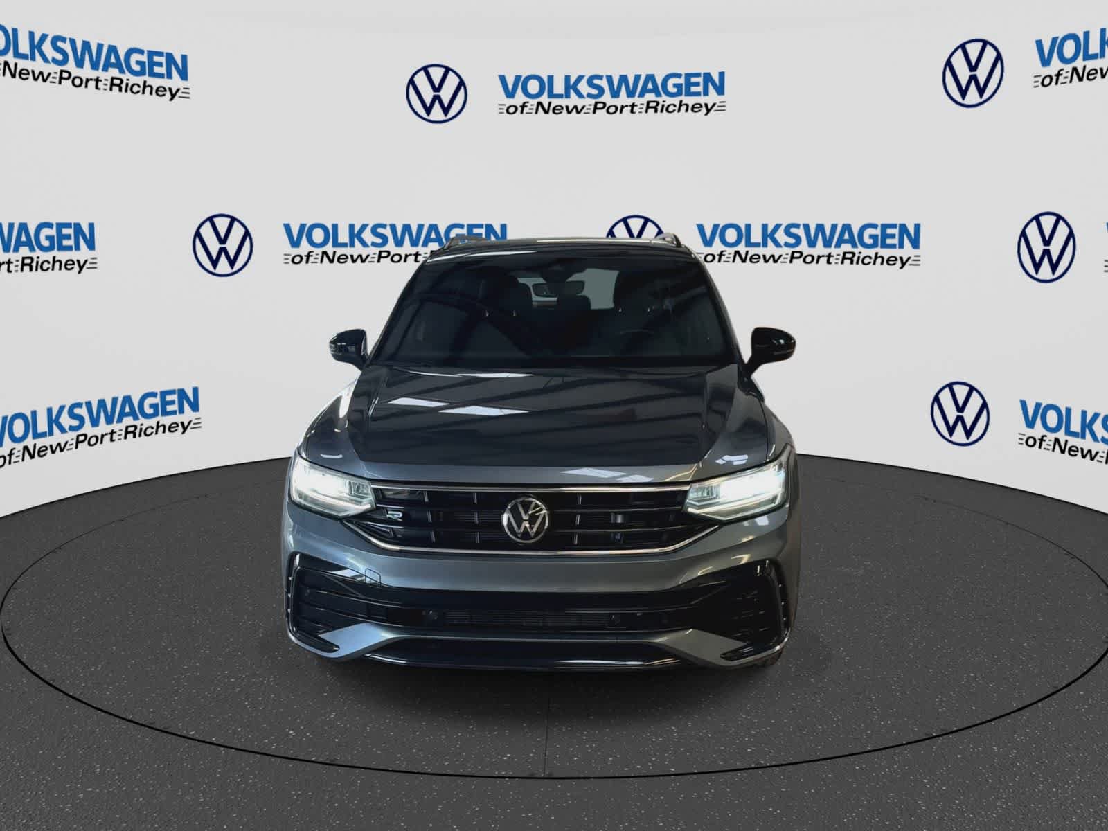 Used 2022 Volkswagen Tiguan SE R-Line FWD image 3