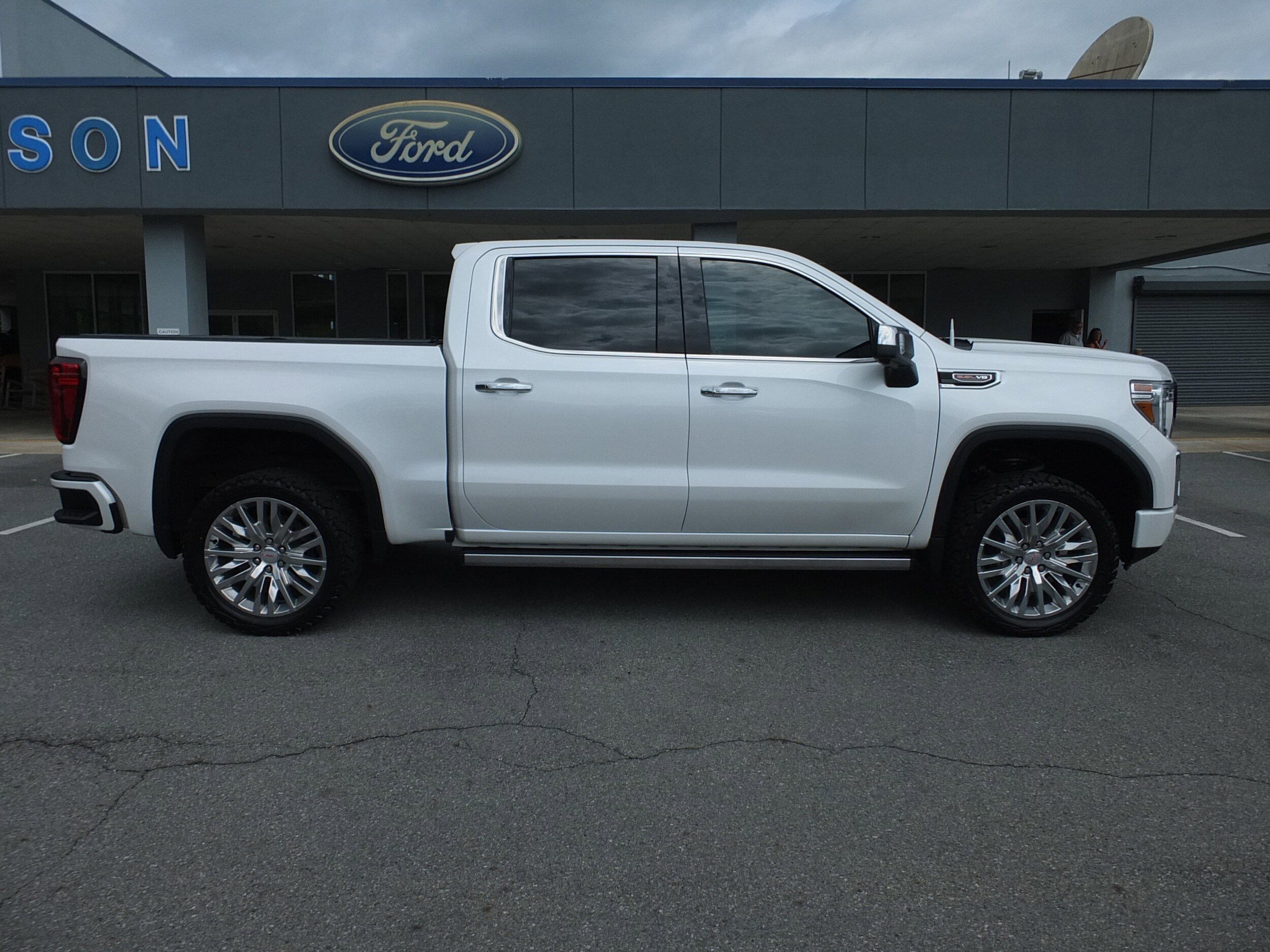 Used 2022 GMC Sierra 1500 Denali w/ Denali Premium Package AWD/4WD image 2