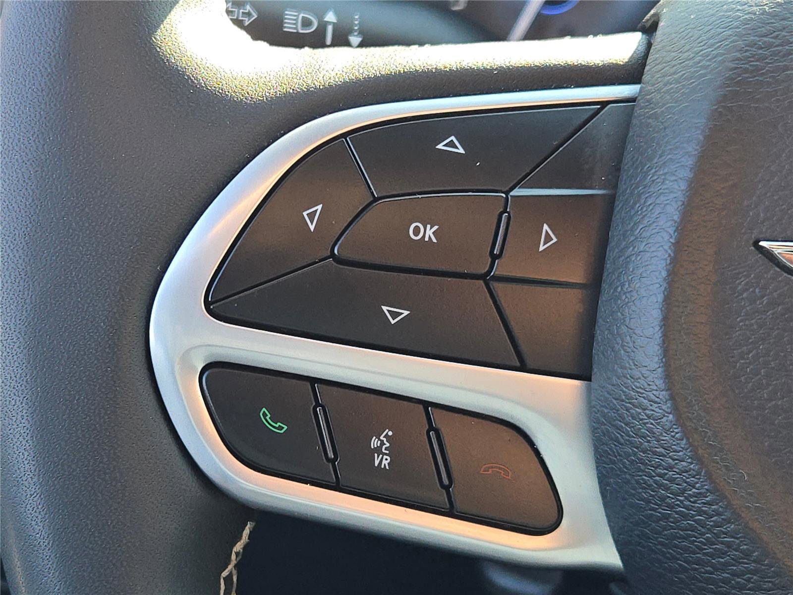 Certified 2025 Chrysler Pacifica Select image 30