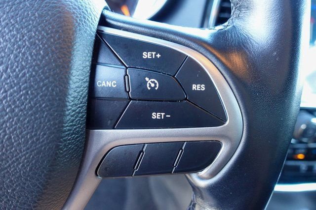 Used 2022 Jeep Grand Cherokee Laredo X image 14