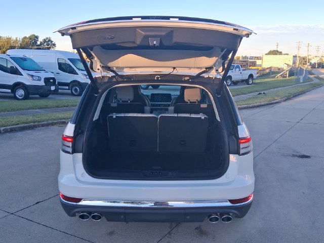 New 2027 Lincoln Aviator Reserve AWD/4WD image 6