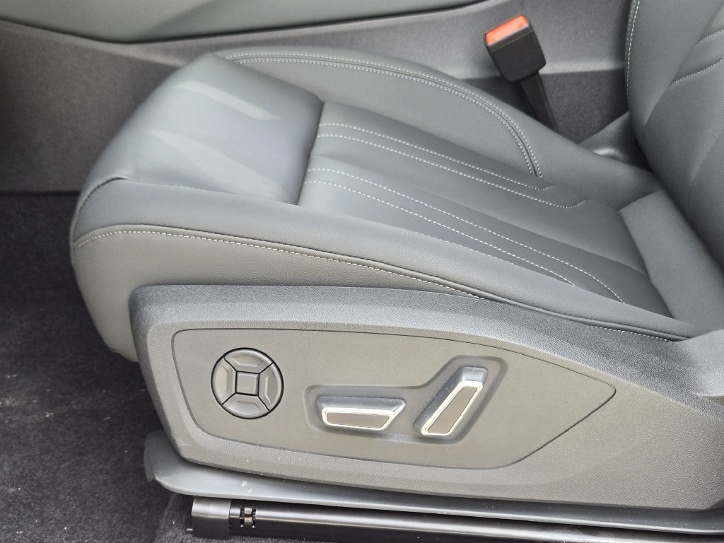 Used 2026 Audi Q3 quattro 2.0T w/ Driver Assistance Package AWD/4WD image 30