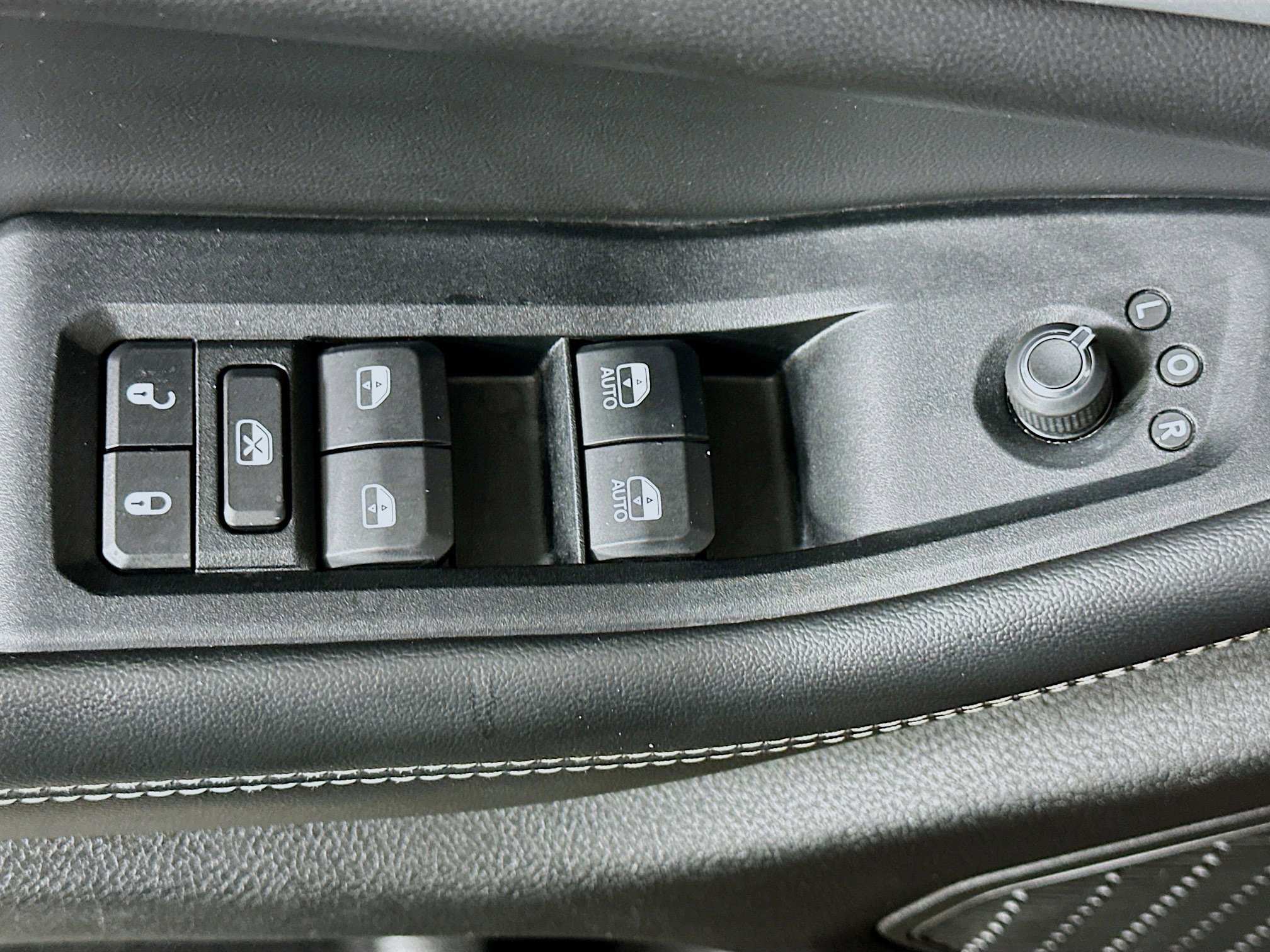 Used 2024 Jeep Grand Cherokee Limited image 15