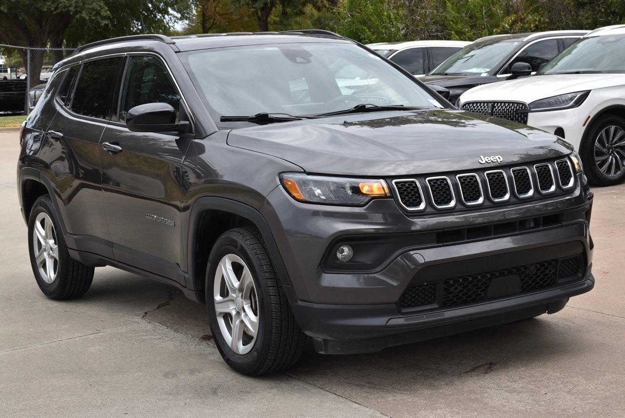Used 2024 Jeep Compass Latitude AWD/4WD image 4