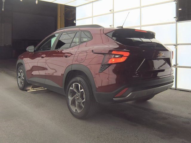 Used 2025 Chevrolet Trax LT w/ Driver Confidence Package image 5