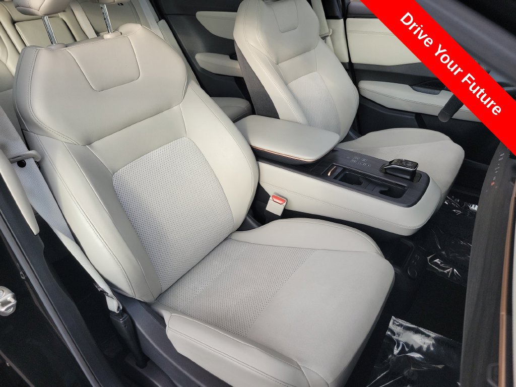 Used 2024 Nissan Ariya FWD image 23