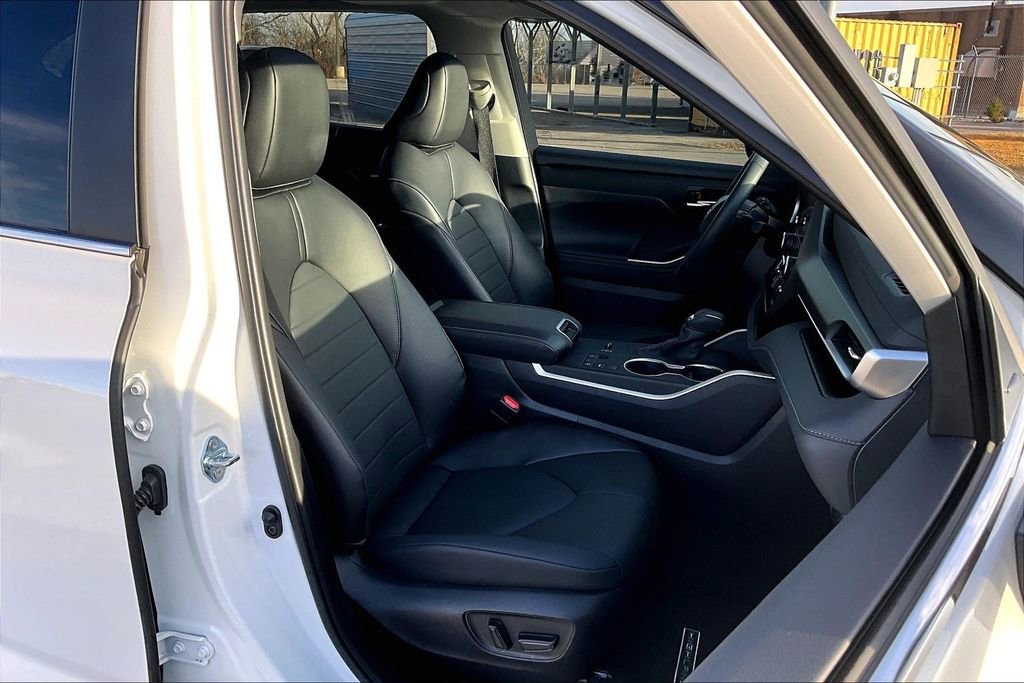 Used 2024 Toyota Highlander LE image 10