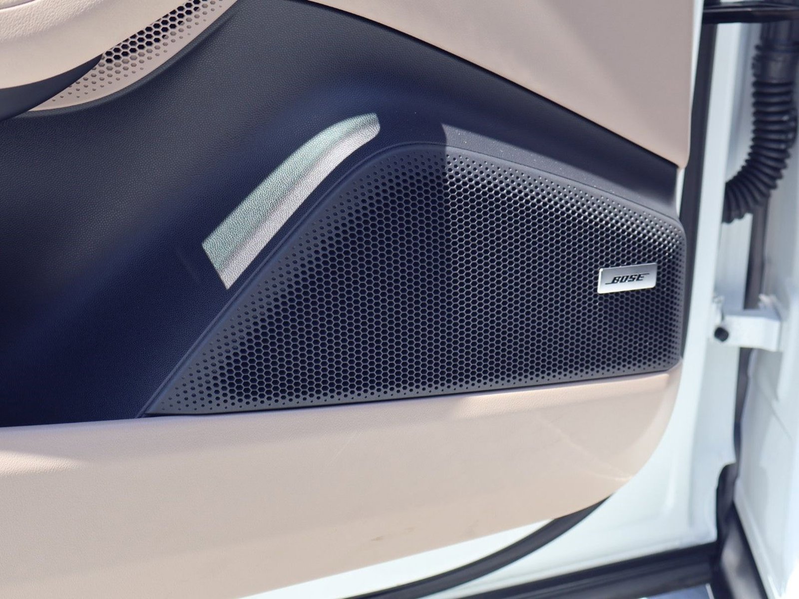 Certified 2025 Porsche Macan 4 Electric AWD/4WD image 14