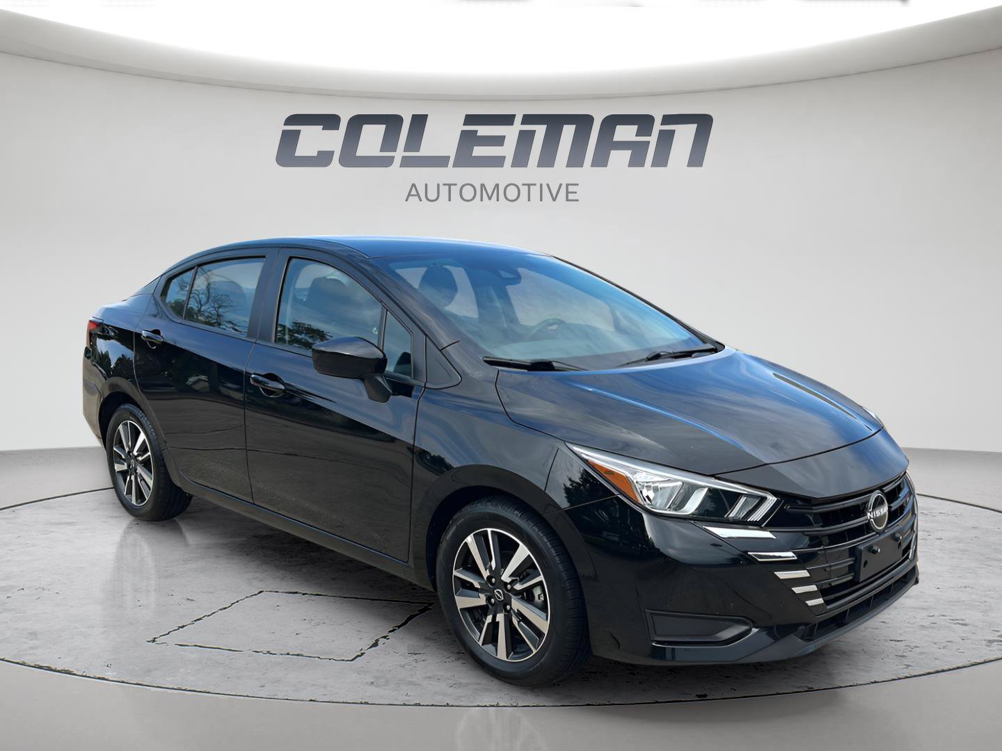 Used 2024 Nissan Versa SV FWD image 2