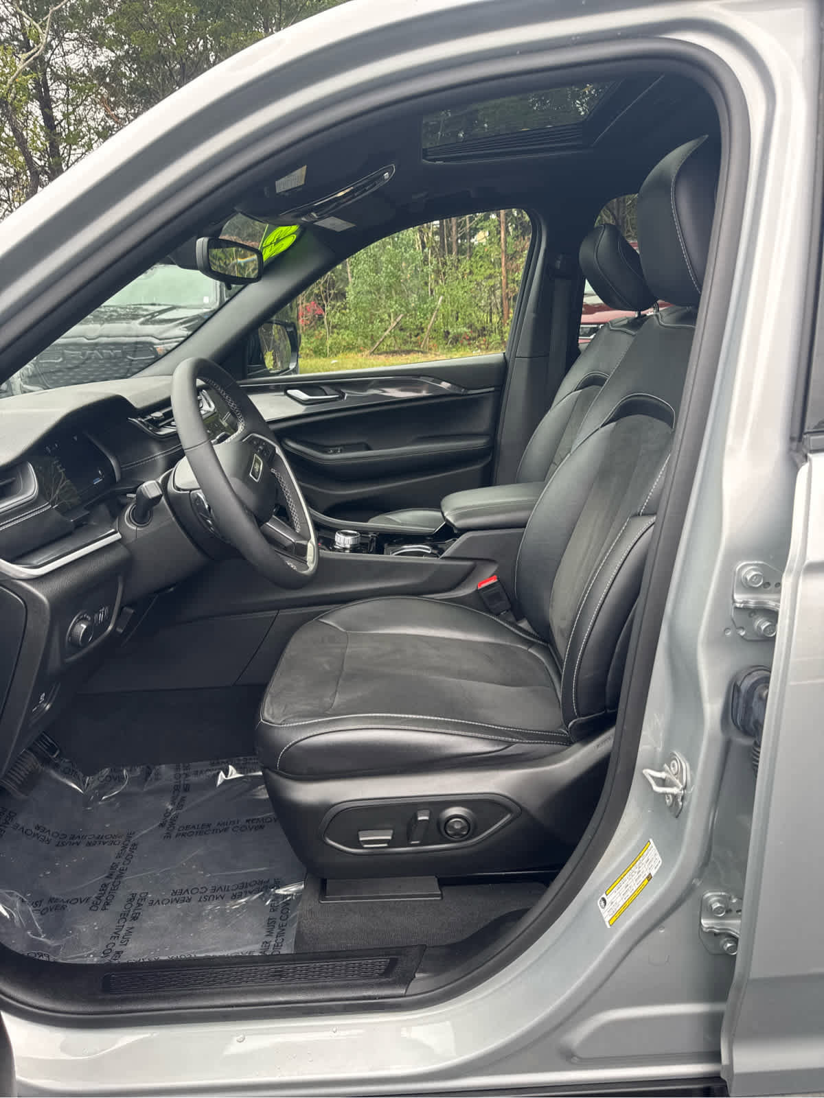 Certified 2023 Jeep Grand Cherokee Altitude image 14