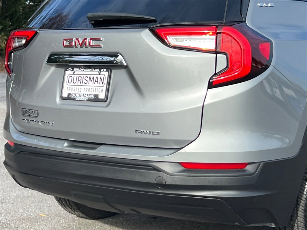 Used 2023 GMC Terrain SLE w/ Driver Convenience Package image 6