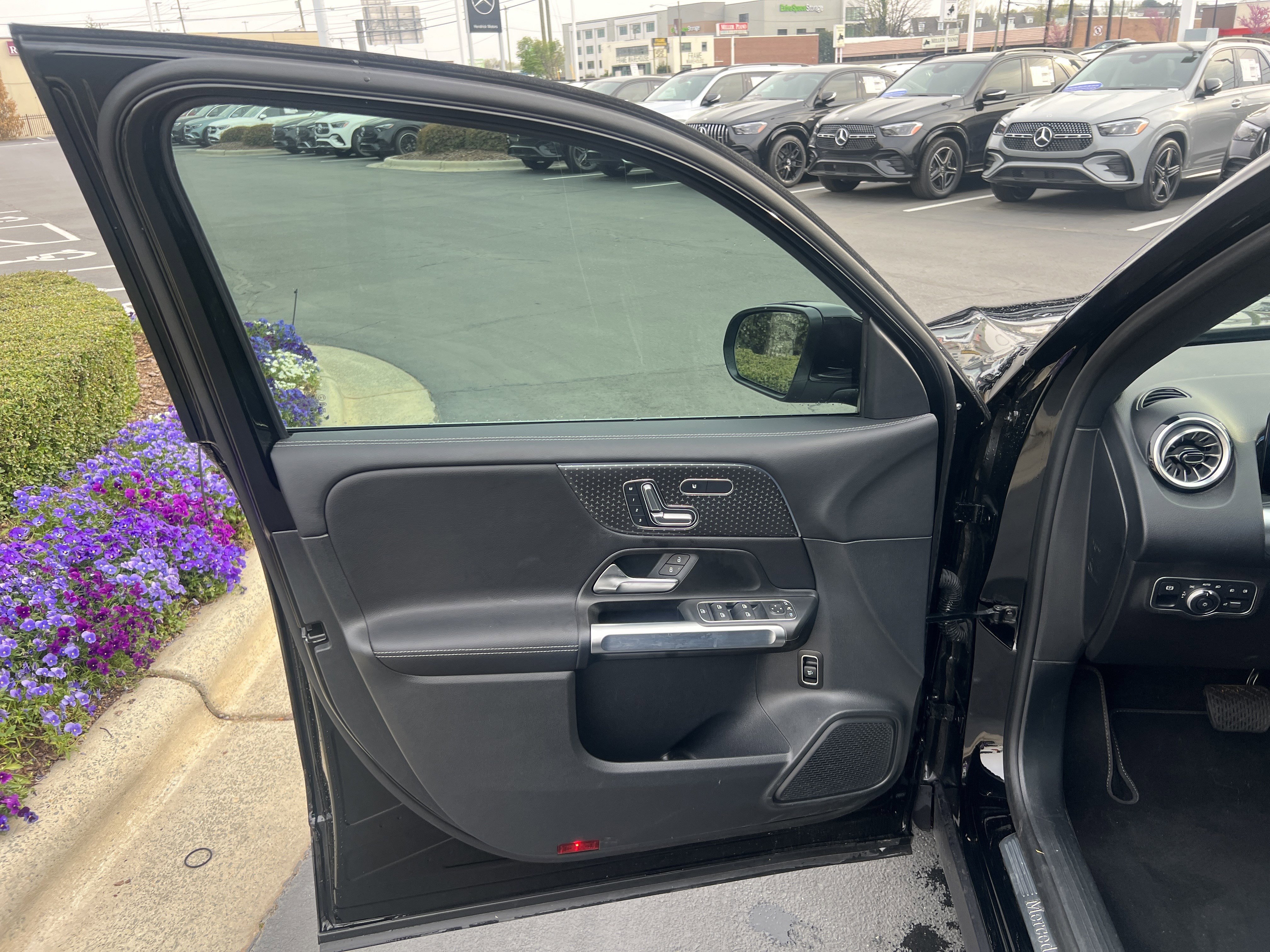 Used 2025 Mercedes-Benz GLB 250 image 14