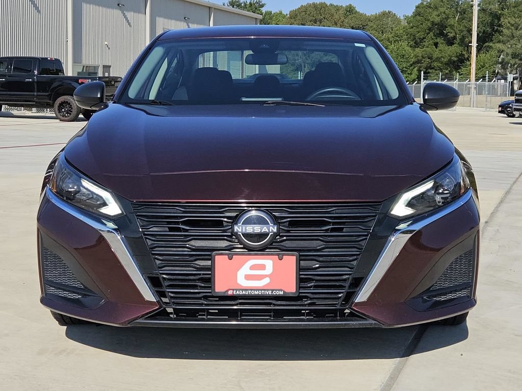 Used 2025 Nissan Altima 2.5 SV FWD image 2