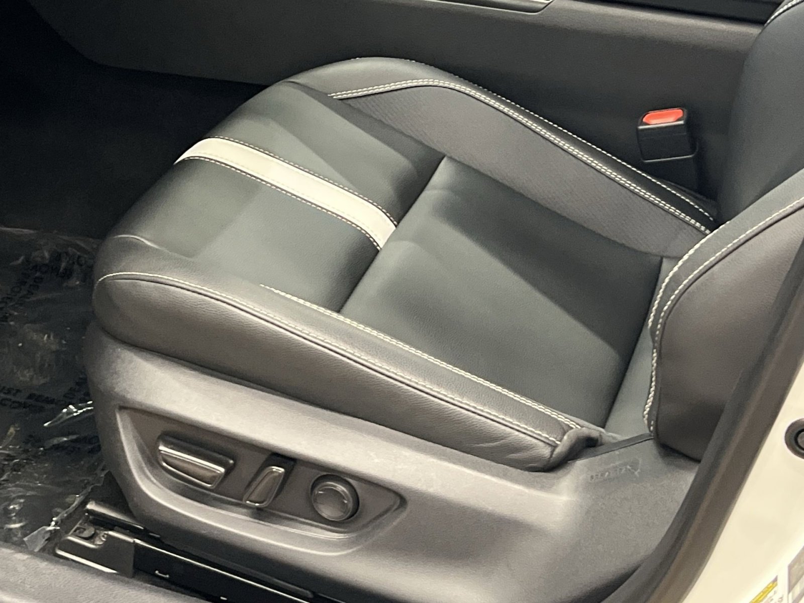 Used 2025 Toyota Camry SE image 12